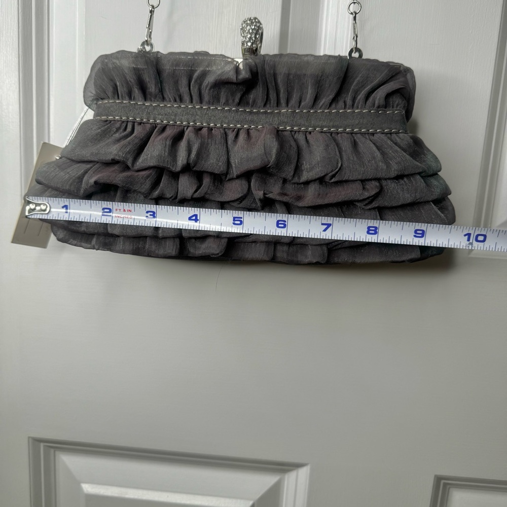 NWT Gray Ruffled Bella Collection Purse - Picture 5 of 7